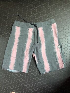 Volcom Men's Gray and Pink Striped Hybrid Boardshorts